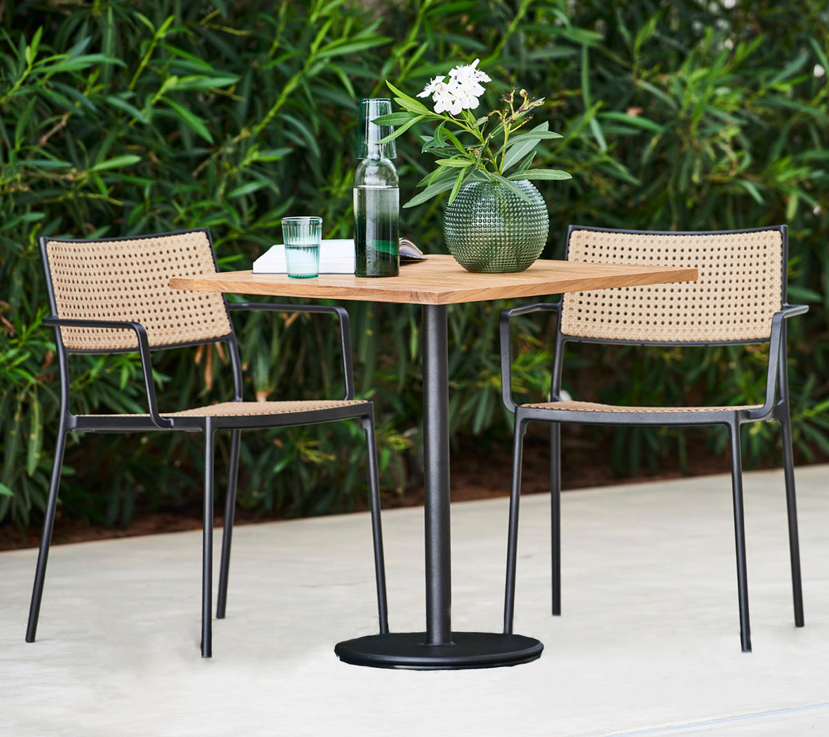 Caneline Go Bistrotisch 72x72 cm Skandinavische Gartenmöbel Cane
