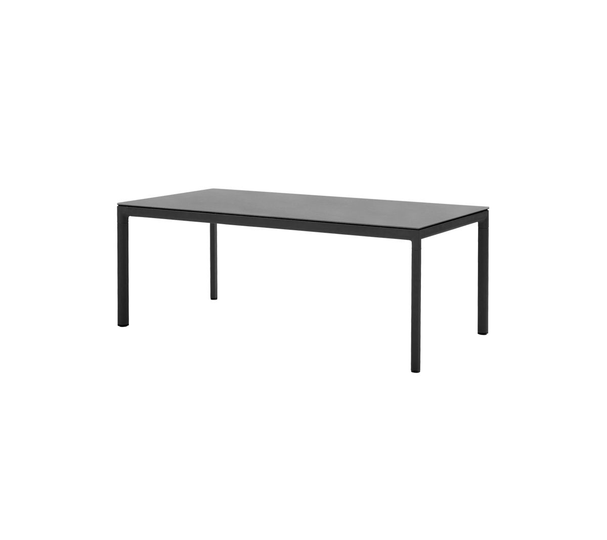 Ein einfacher rechteckiger Tisch mit einem schlanken Design und stabilen Beinen, geeignet für verschiedene Umgebungen und Anwendungen.