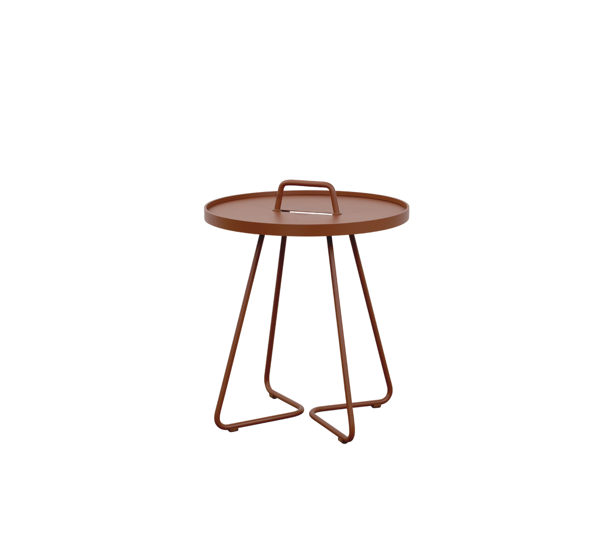 Runder Tablettisch mit einem schlanken Design, ausgestattet mit einem Griff und drei schlanken Beinen, in einer warmen Brauntönung.