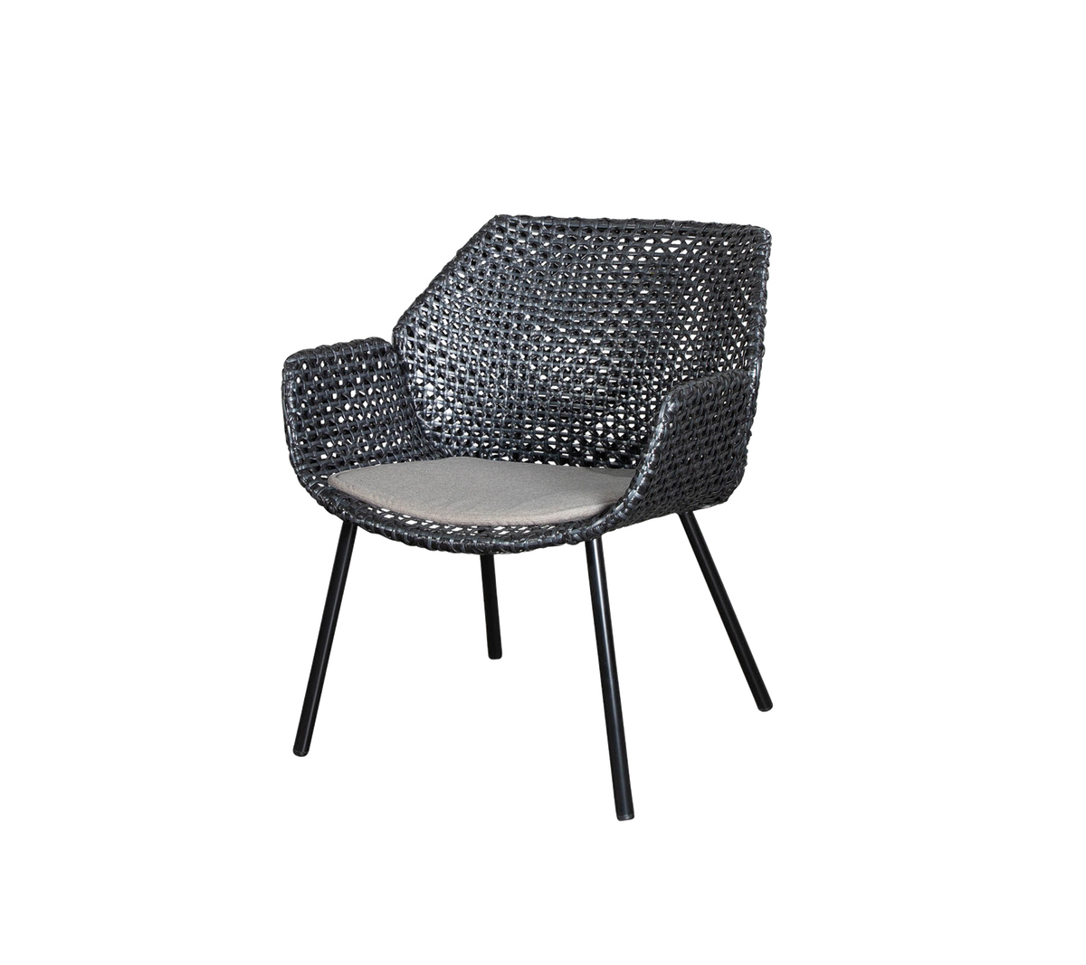 Stylischer gewebter Sessel mit gepolsterter Sitzfläche, ausgestattet mit schlanken Metallbeinen und modernem Design, perfekt für zeitgemäße Umgebungen.