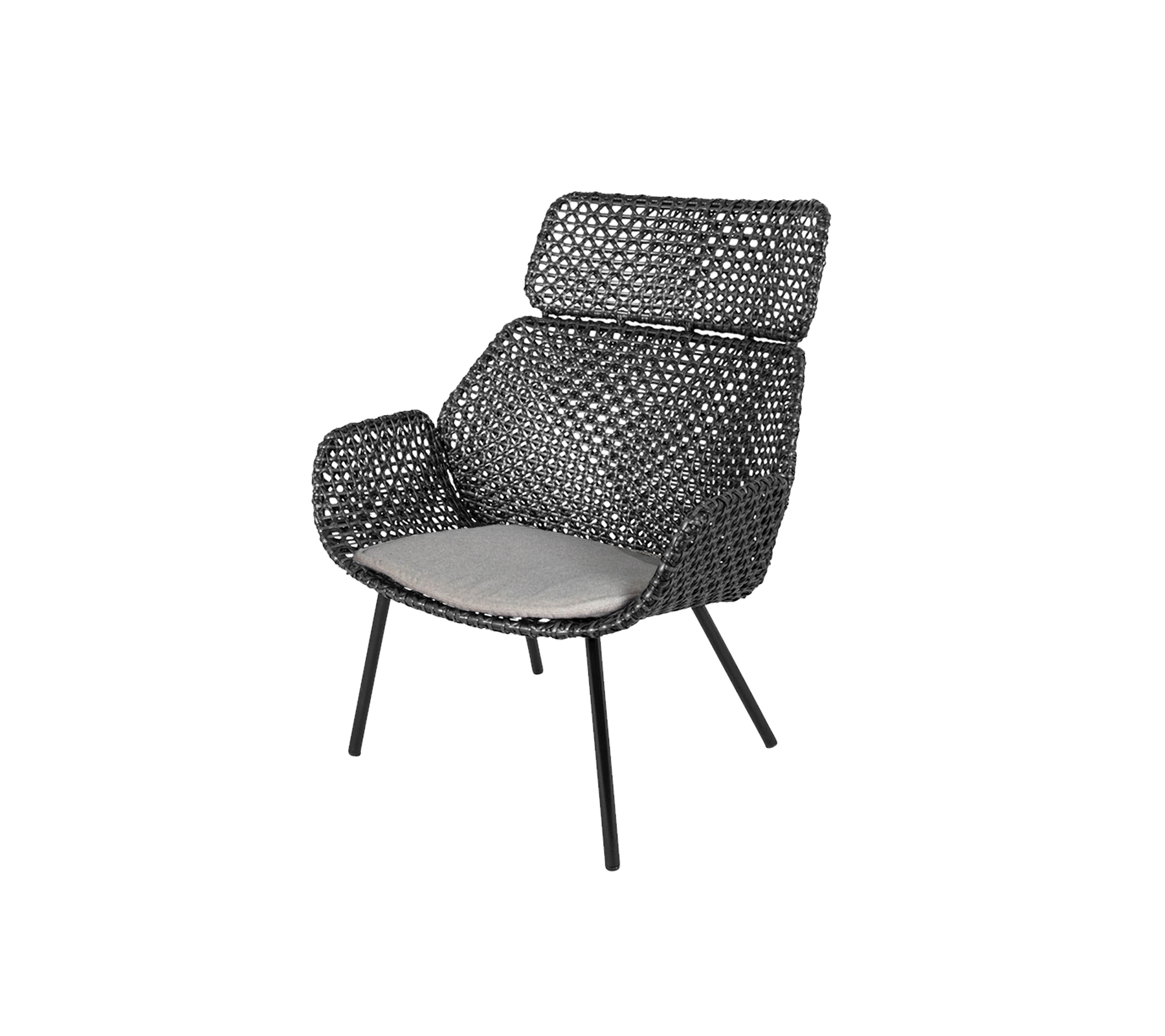 Stylischer Sessel mit einem geflochtenen Design, ausgestattet mit einem plüschigen Sitzkissen und einer modernen Silhouette. Perfekt zur Aufwertung jedes Raumes.