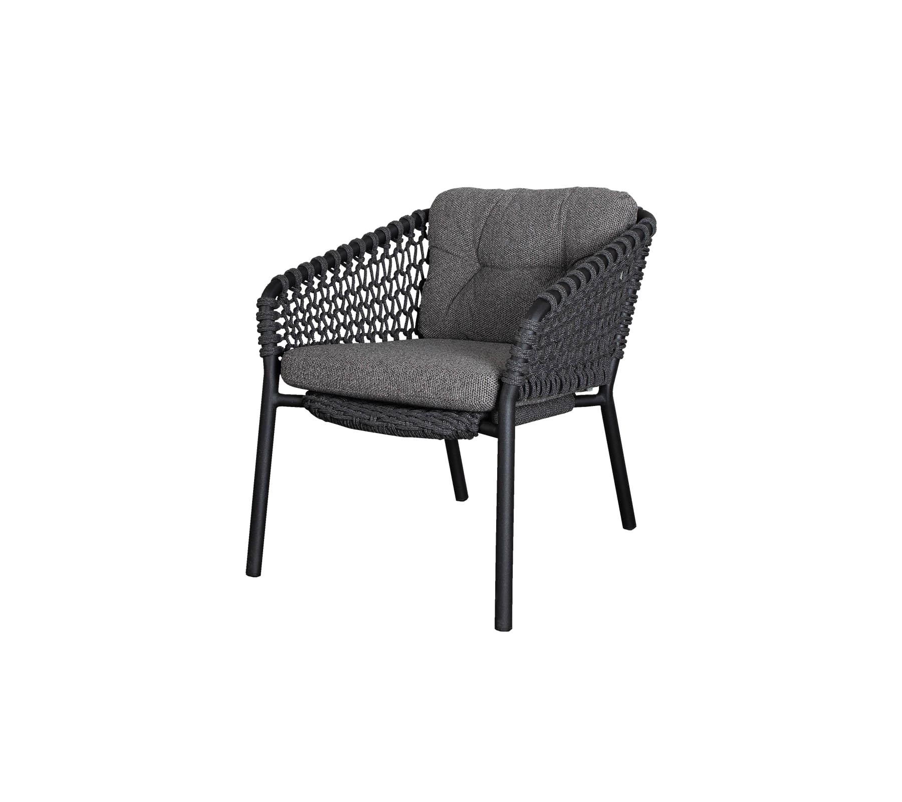 Stylischer Korbstuhl mit einem bequemen grauen Kissen, das über einen stabilen Rahmen und elegantes Design verfügt, perfekt für jeden Sitzbereich.