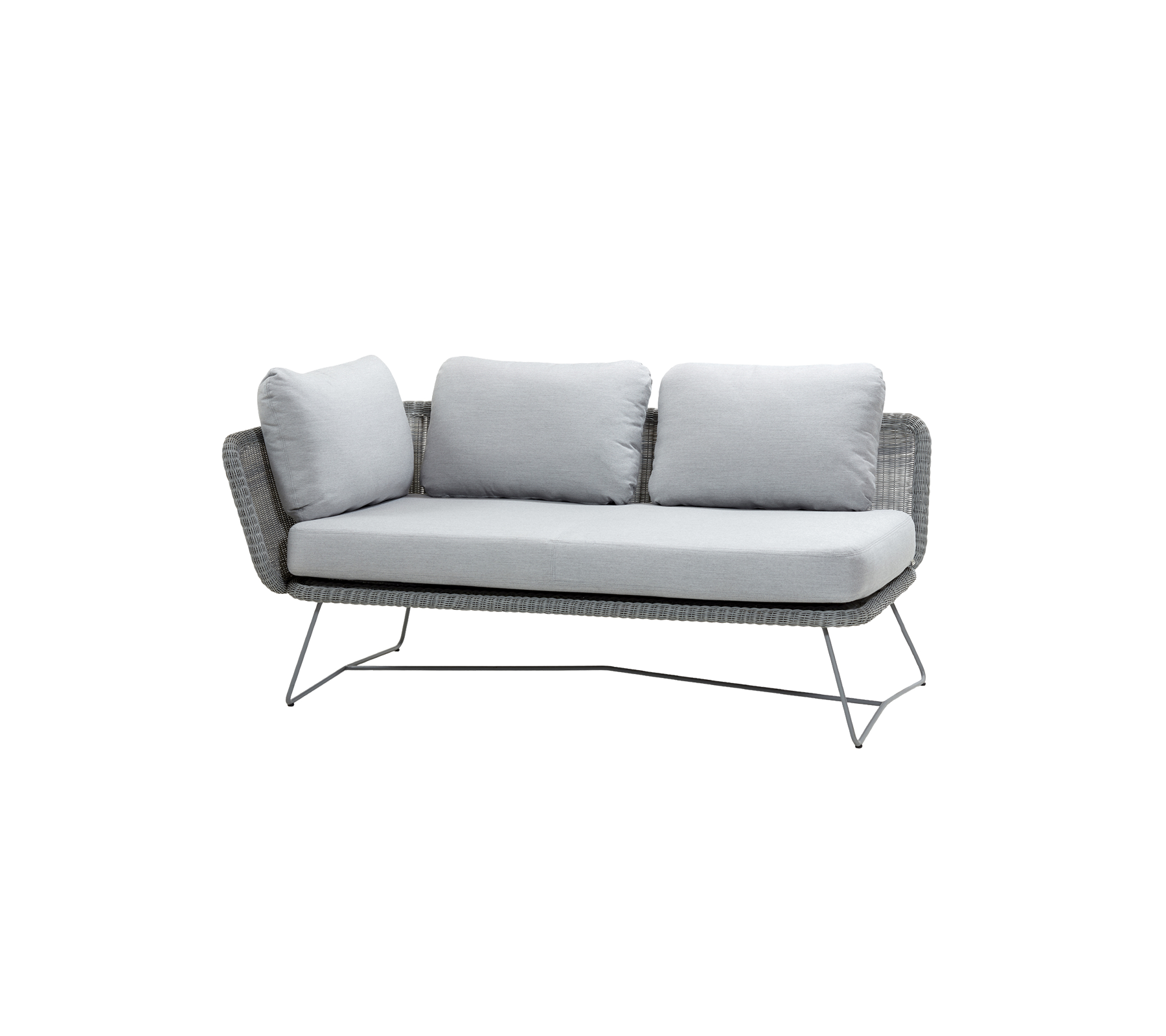 Moderne Sofa mit einem schlanken grauen Rahmen und plüschigen hellgrauen Kissen, entworfen für Komfort und Stil. Ideal für jeden Entspannungsbereich.