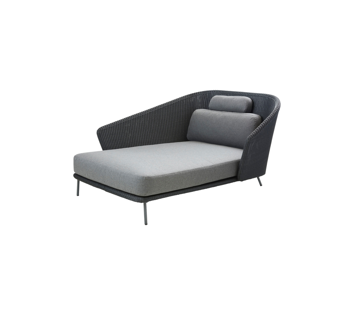 Ein moderner Loungestuhl mit einem schlanken Design, ausgestattet mit einem gepolsterten Sitz und einer geneigten Rückenlehne für Komfort und Stil.