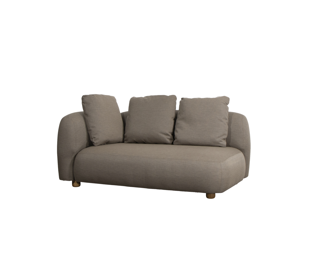 Stylische, moderne Sofa mit drei weichen Kissen und einem sanften Stofffinish, das abgerundete Kanten und Holzbeine aufweist.
