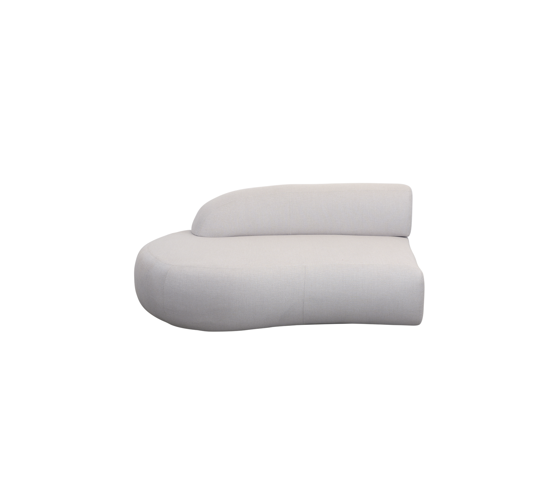Gekrümmte, moderne Sofa in einem sanften weißen Bezug mit einem einzigartigen asymmetrischen Design für stilvolles Sitzen.