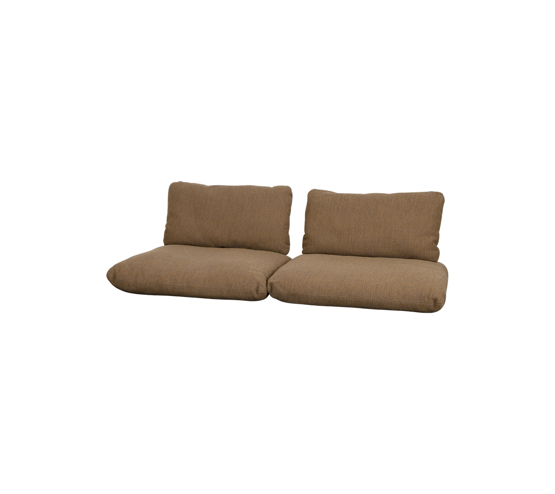 Ein modernes, braun gepolstertes Sofa mit plüschigen Kissen und minimalistischer Gestaltung, perfekt für lässiges Sitzen.