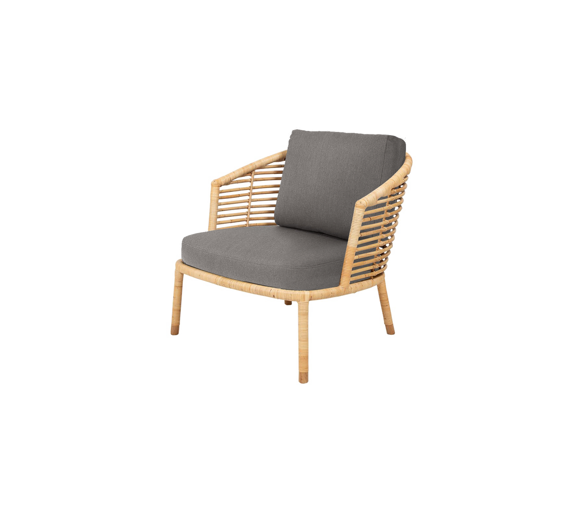 Moderne Stuhl mit einem Rahmen aus natürlichem Holz und grauen gepolsterten Kissen, ausgestattet mit einer stilvollen Lamellen-Rückenlehne für zusätzliche Eleganz.