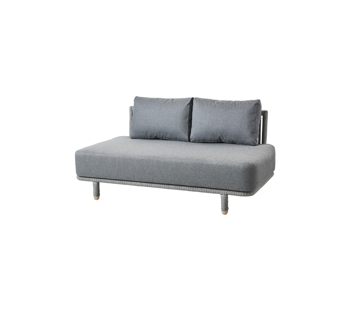 Graues Sofa mit zwei Kissen und Holzbeinen, entworfen für Komfort und modernes Dekor.