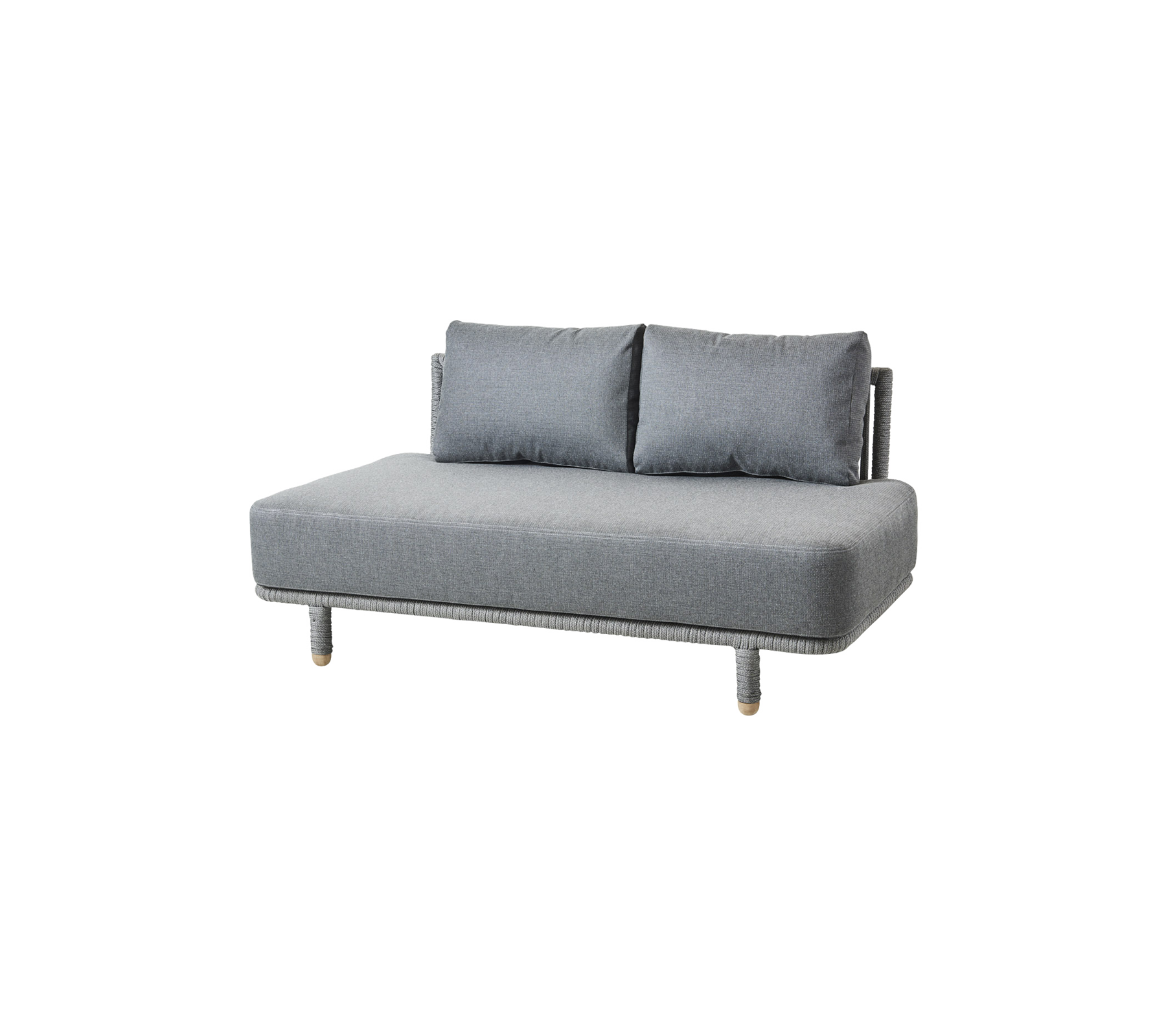 Graues Sofa mit zwei Kissen und Holzbeinen, entworfen für Komfort und modernes Dekor.