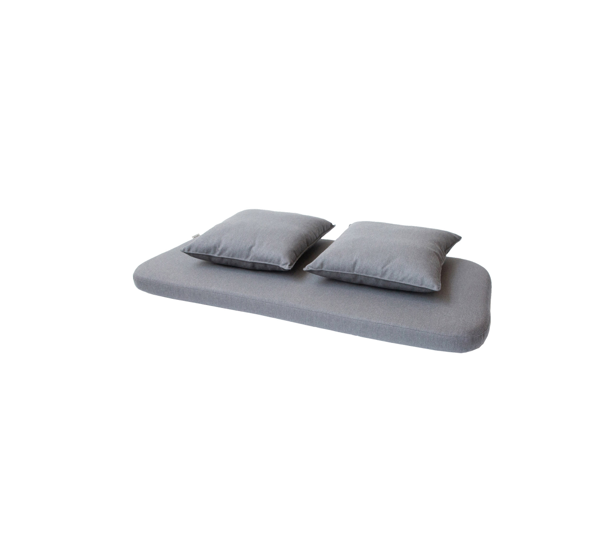 Grau Matratzenschoner mit zwei passenden Kissen oben, entworfen für Komfort und Entspannung.