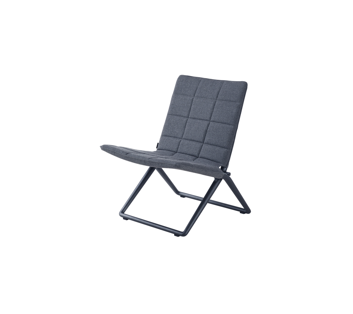 Stylischer und moderner Klappstuhl mit gepolsterter Sitzfläche und Rückenlehne, ausgestattet mit einem Gittermuster und einem stabilen Rahmen. Ideal für vielseitige Sitzmöglichkeiten.