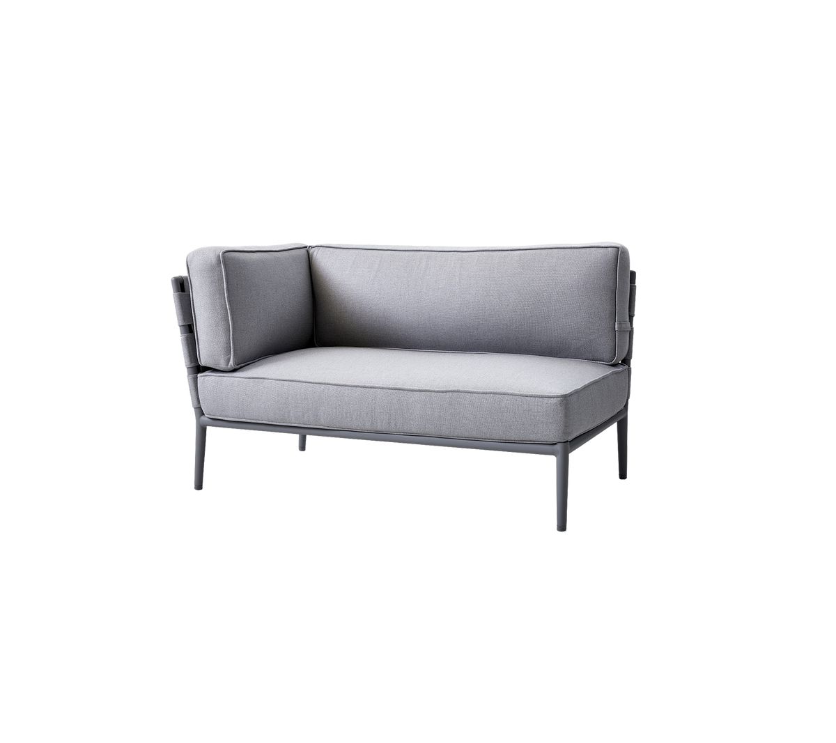 Graues Zweisitzer-Sofa mit plüschigen Kissen und einem schlanken Metallrahmen, entworfen für Komfort und moderne Ästhetik.