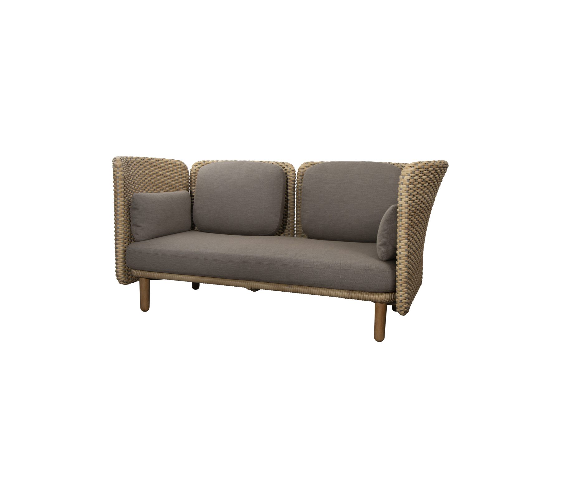 Bequeme Sofa mit einem gewebten Design, ausgestattet mit plüschigen grauen Kissen und unterstützenden Seitenpaneelen. Ideal für moderne Sitzbereiche.
