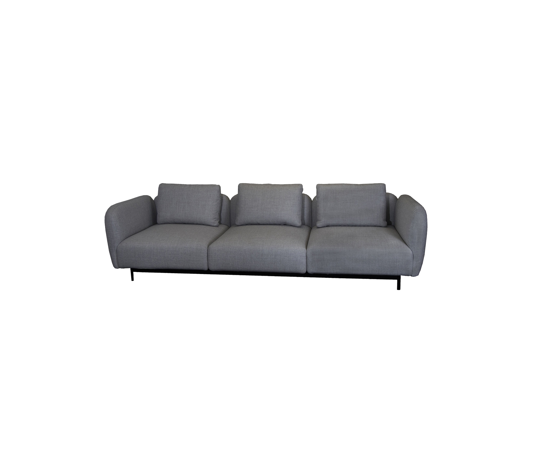 Ein schlanker, moderner Sofa mit minimalistischem Design, ausgestattet mit drei weichen Kissen und einer klaren, einfachen Silhouette in grauem Stoff.