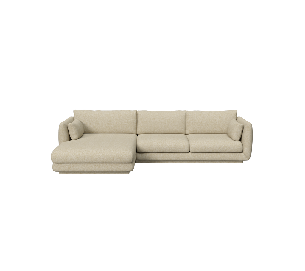 Hellbraunes modernes Sofa mit einem Chaiselong-Design.