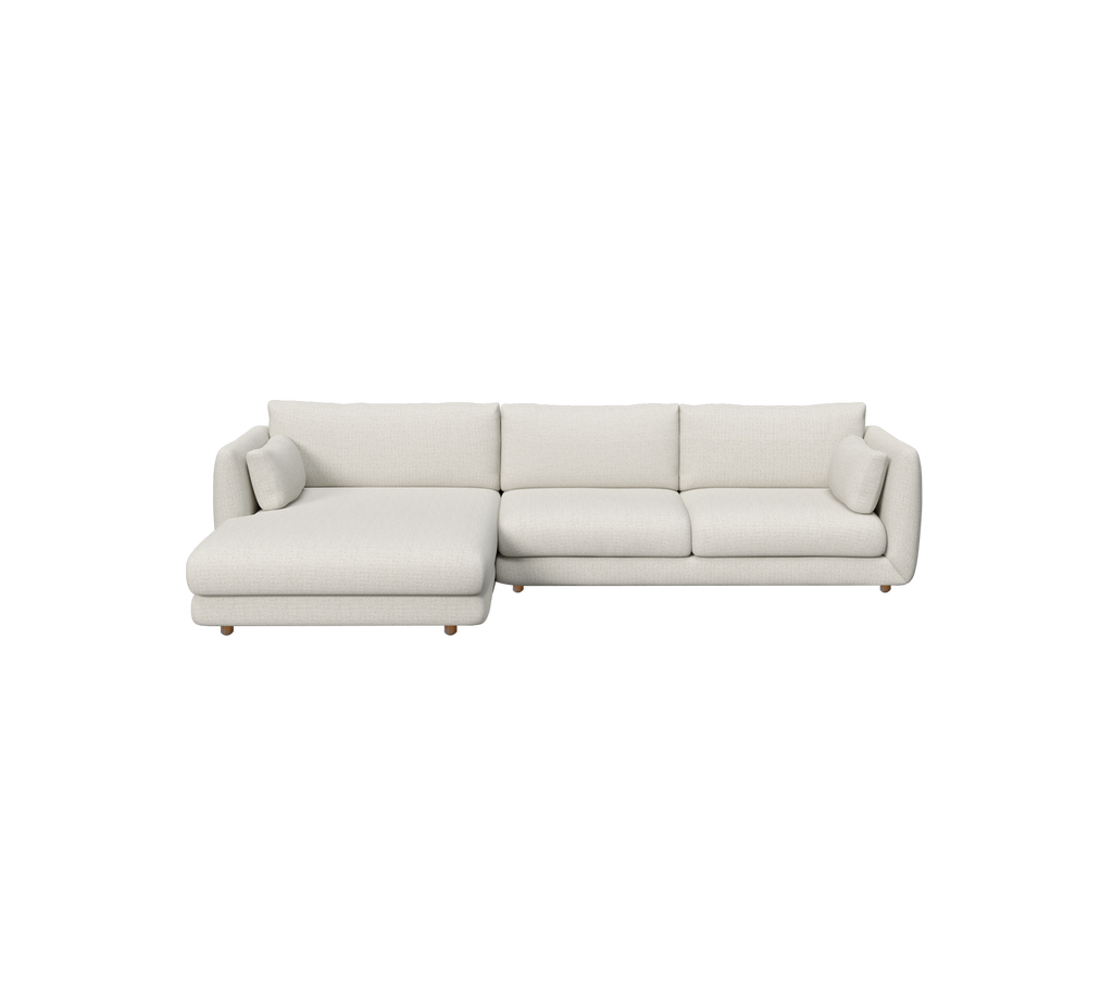 Moderne sandfarbige Sofa in einem minimalistischen Lounge-Bereich.