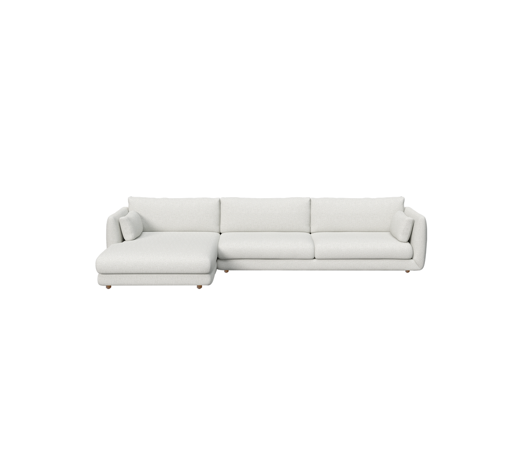 Moderne hellgraues Sofa mit klaren Linien und einem minimalistischen Design.