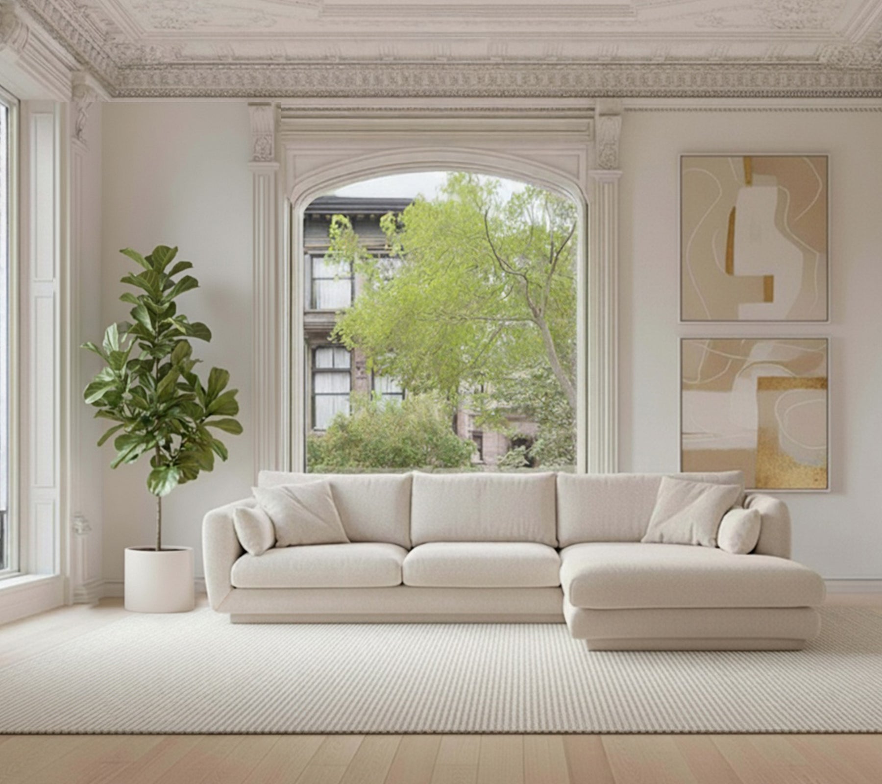 Beiger Ecksofa mit einer grünen Pflanze und einem weißen Teppich in einem modernen Lounge-Setting.