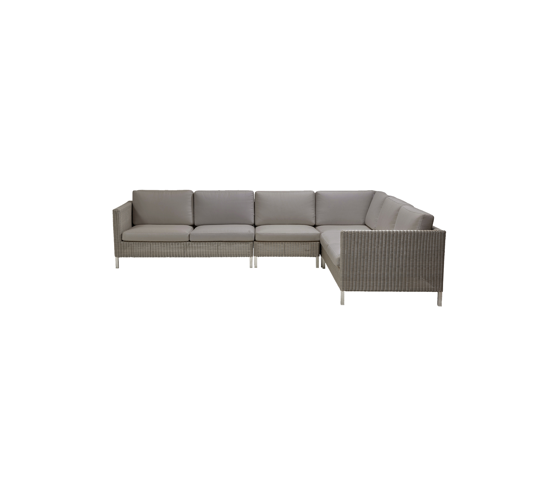 Moderne Ecksofa mit weichen Kissen in weichem grauen Stoff und einem geflochtenen Sockel, perfekt für stilvolle Sitzarrangements.