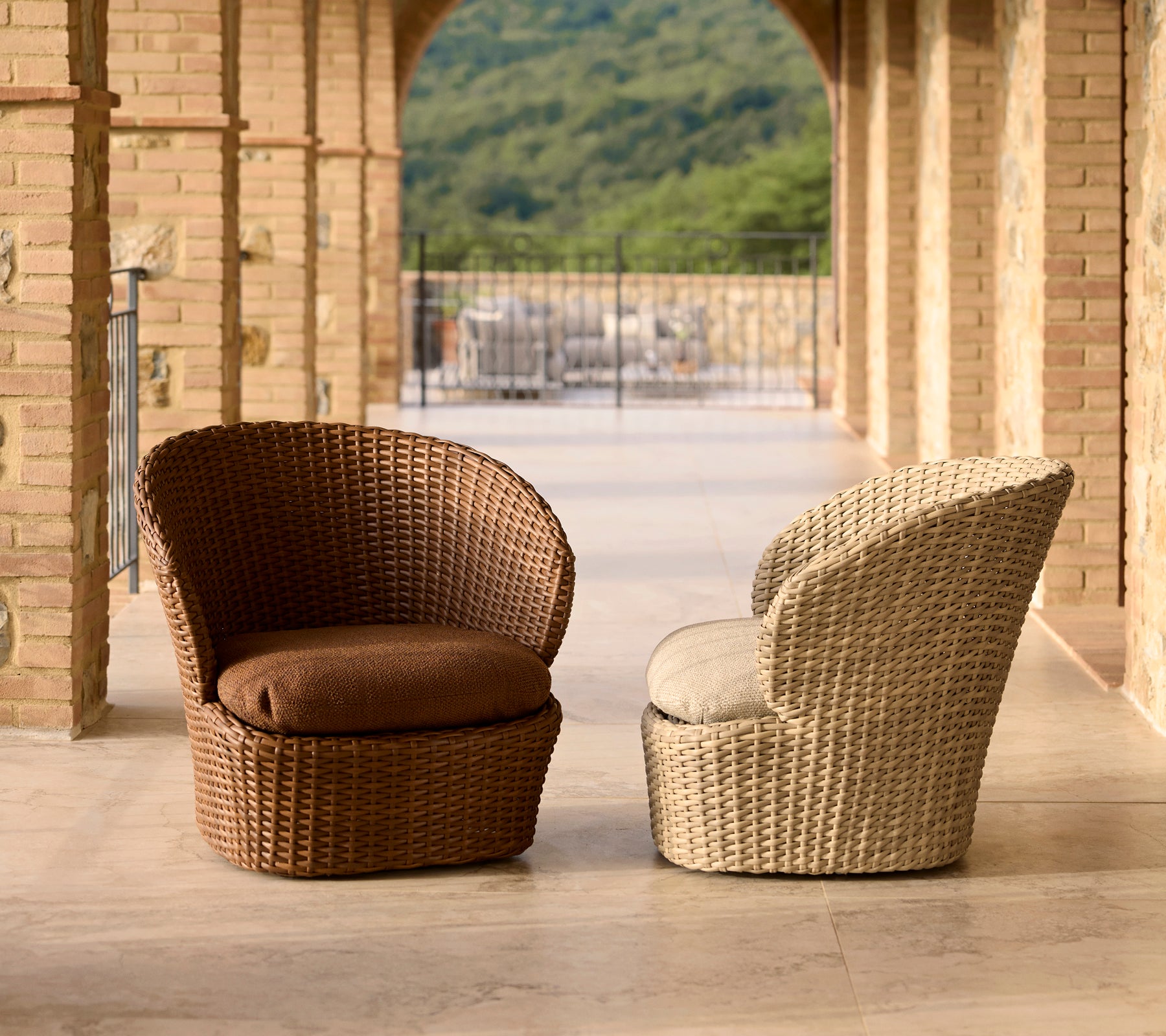 Cane-line Coast lounge chair w/swivel