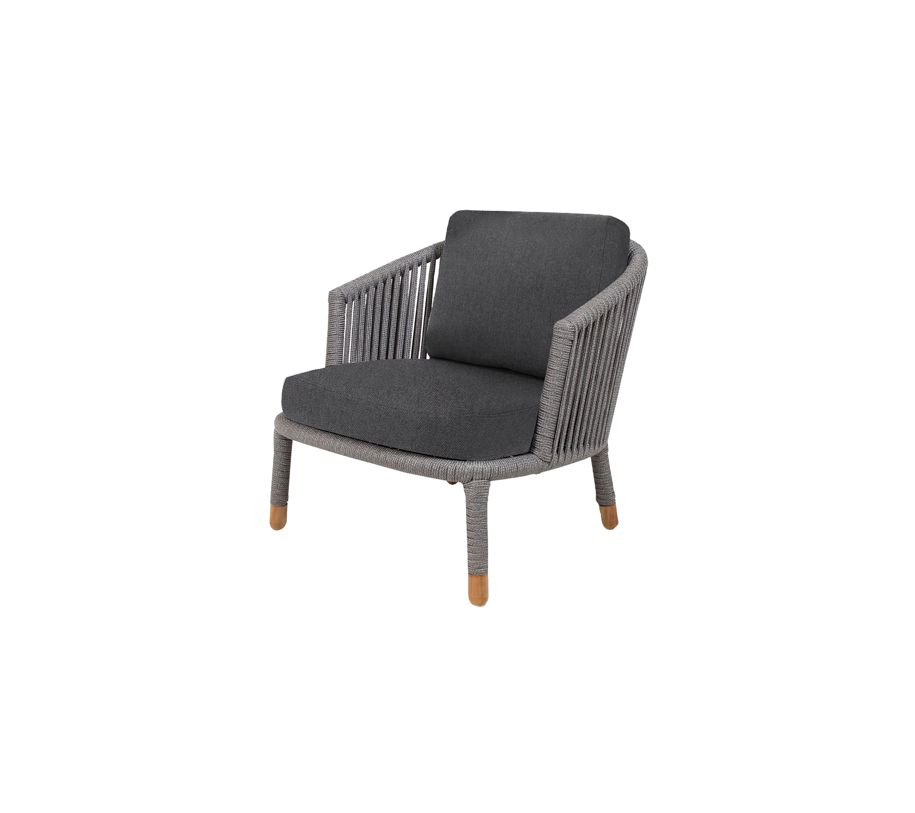 Stilvoller Loungesessel mit robustem Geflecht-Design und einem bequemen dunklen Kissen, akzentuiert durch Holzbeine. Perfekt für moderne Wohnräume.