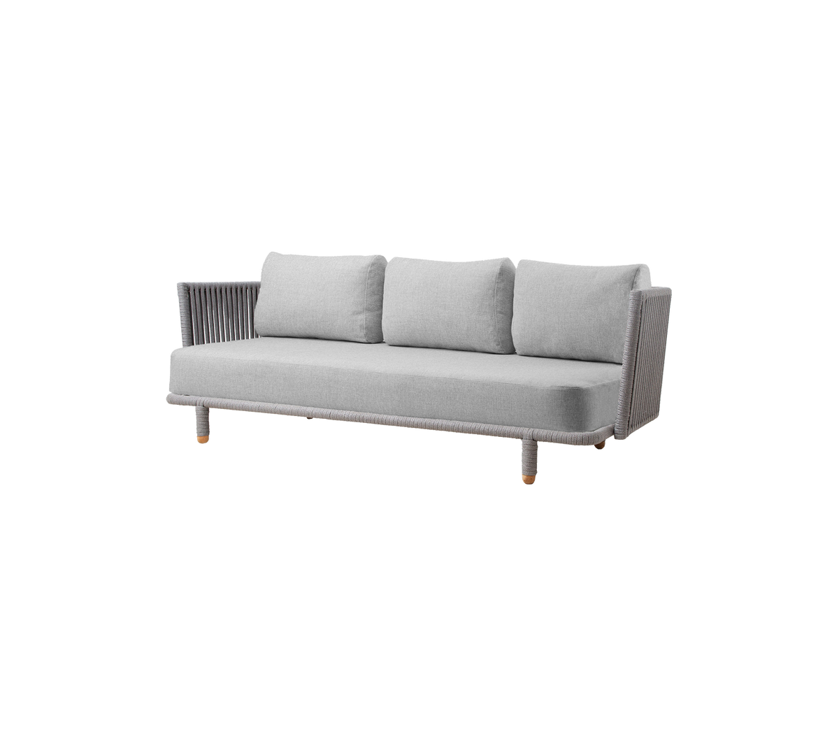 Stilvolles graues Sofa mit drei Kissen und modernem Design, perfekt zur Aufwertung jedes Wohnraums.
