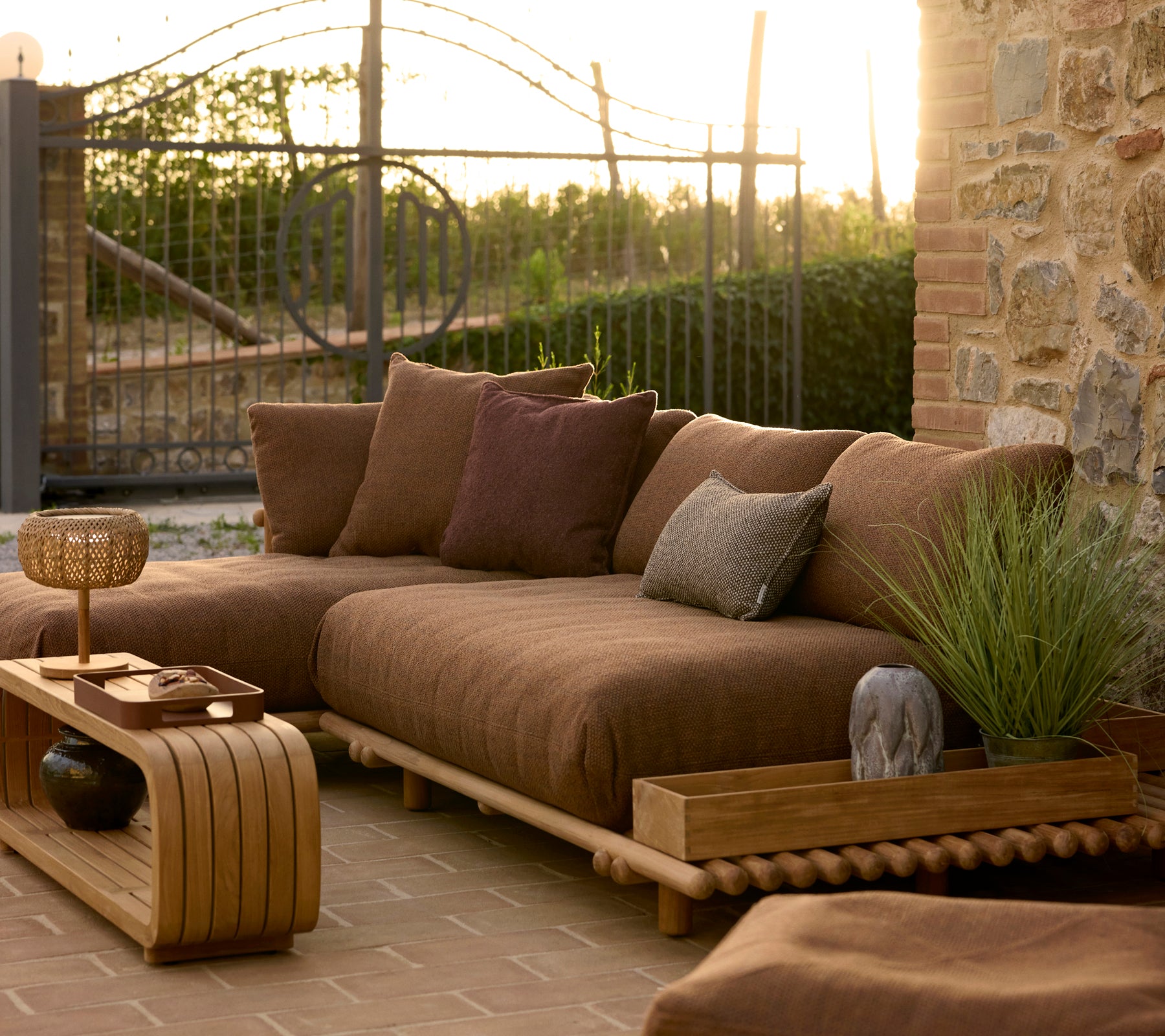 loungemöbel mit kissen aufbewahrung Cane-line Sticks platform, sofa w/ chaise lounge