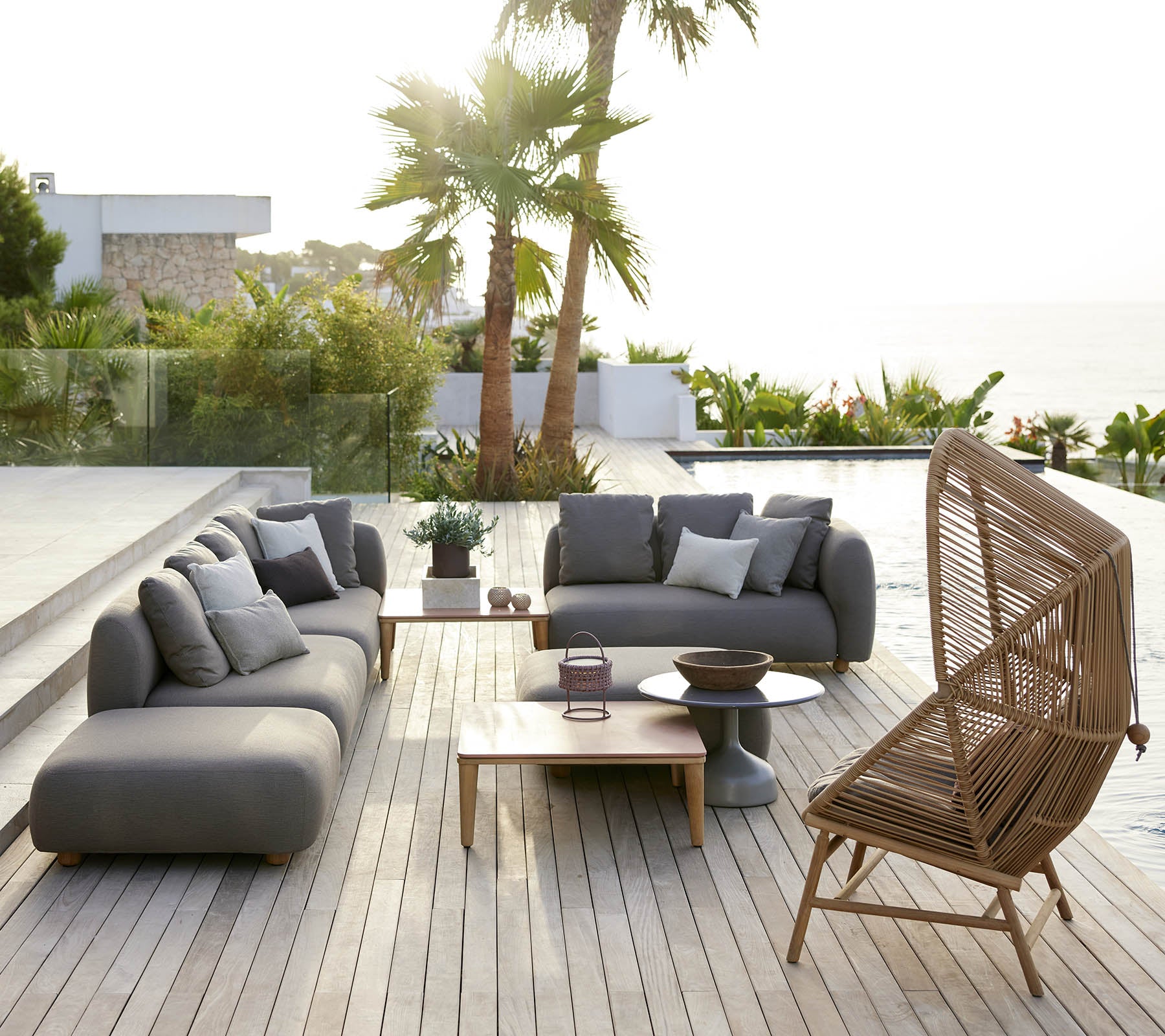 Capture Ecksofa m/ Tisch, Pouf & Chaise Longue