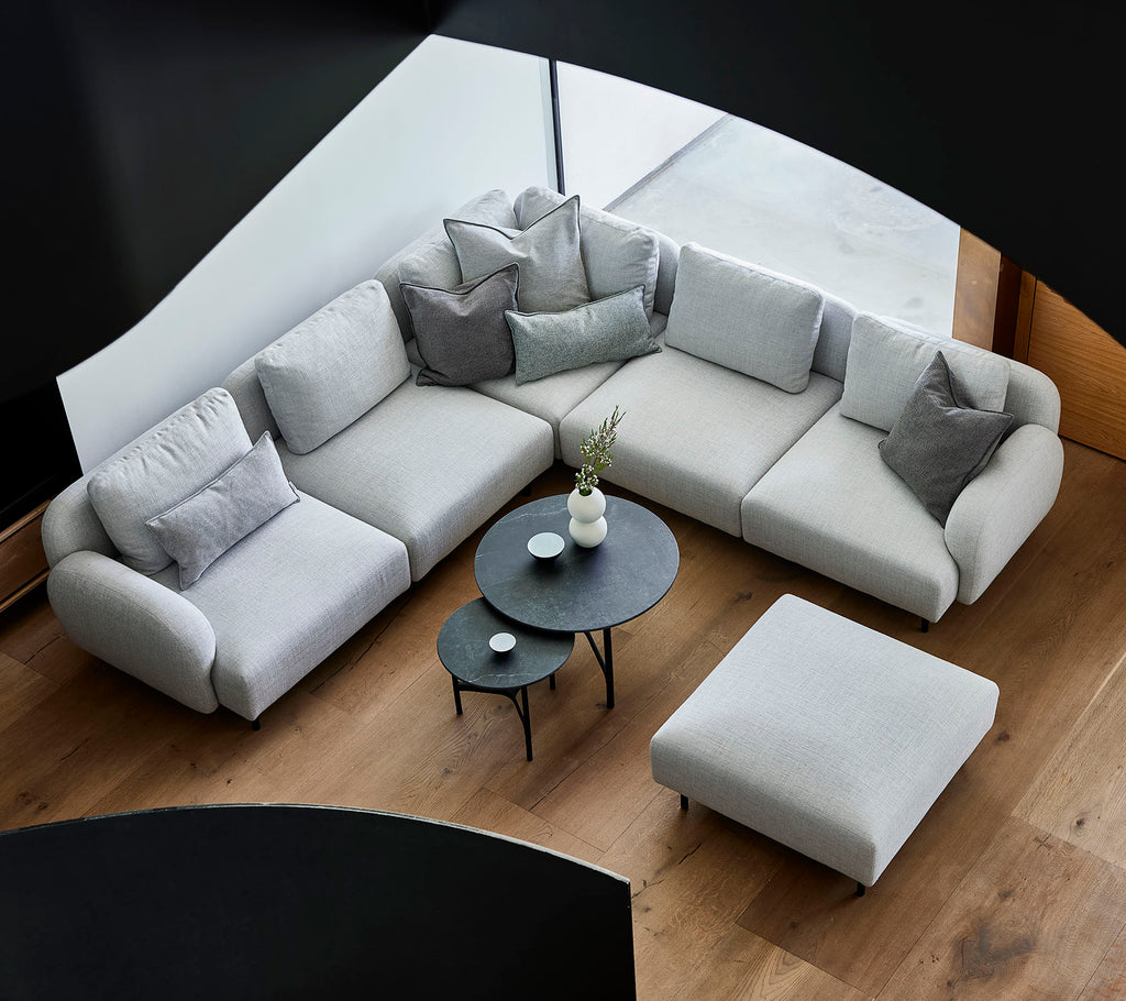 Aura 3-Sitzer Sofa, m/hohen Armlehnen & Chaise Longue, Links (1.2)